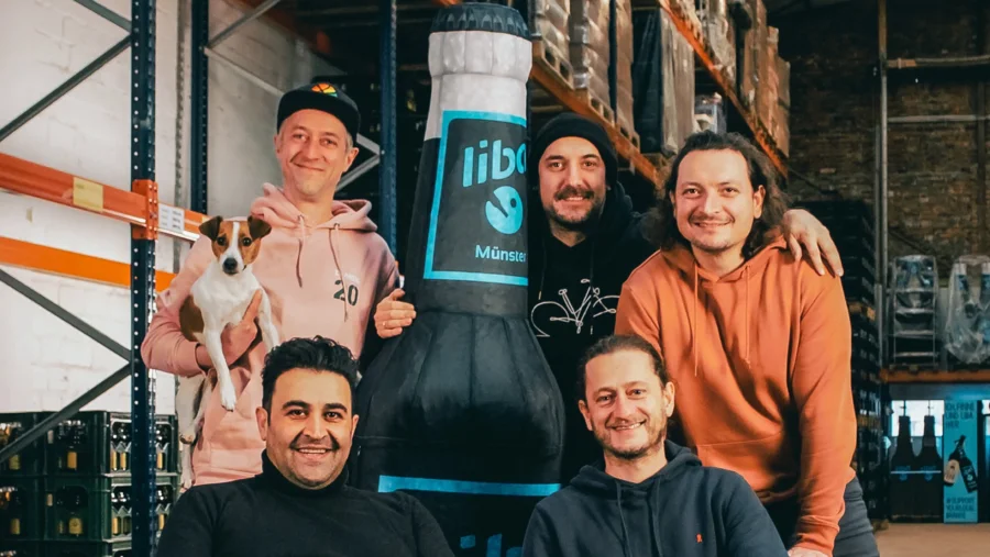 Das liba Getränke Team in seiner Lagerhalle in Münster | Drinkport